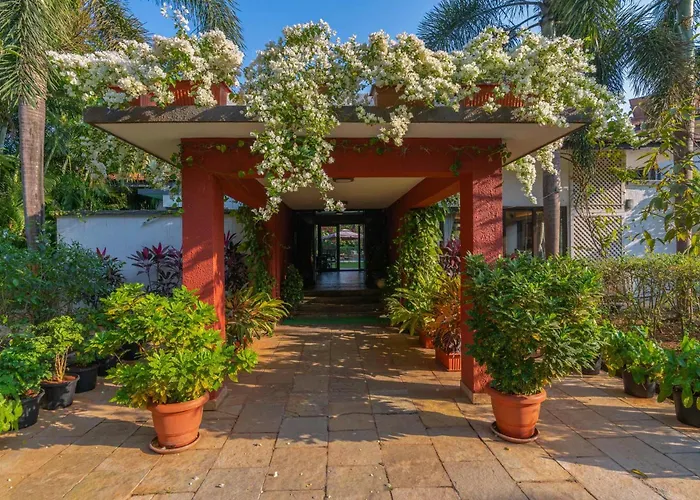 Stayvista At Moksh Villa - Bbq & Jacuzzi Alibag